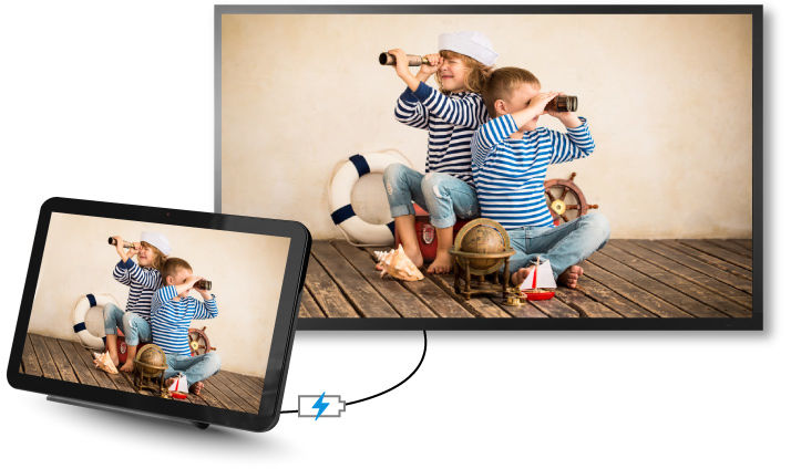 Wired screen mirroring image of little sailors from smartphone to TV