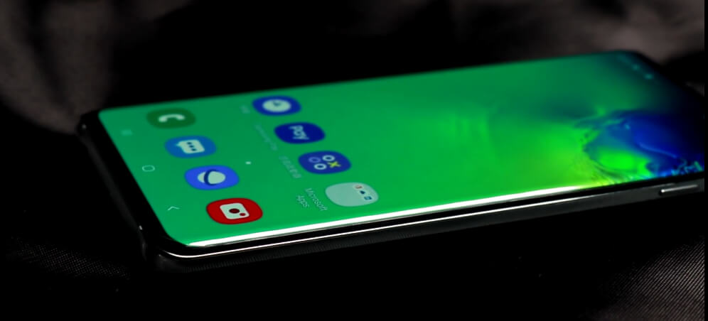 Samsung Galaxy S10’s curved screen.